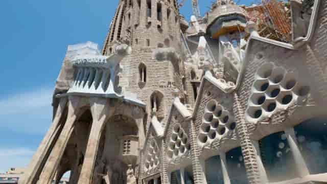 Visite guidée de la Sagrada Familia en français 2023 : Conseils & Infos