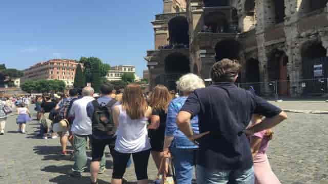 the ticket line at the colosseum