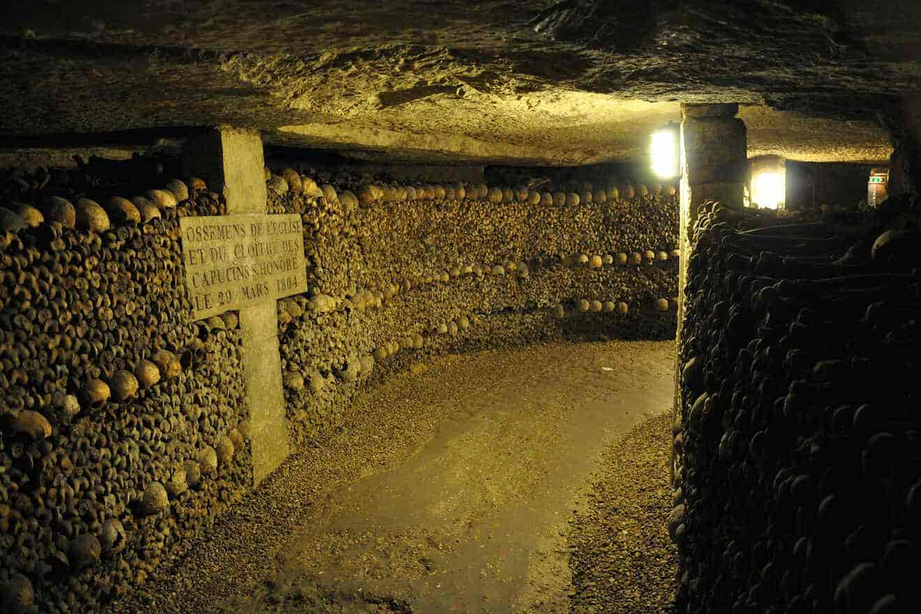 Paris catacombs tour guide