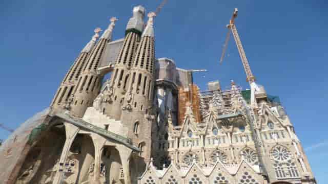 Sagrada Familia en construction