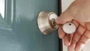 Comment débloquer une serrure de porte ? 5 astuces utiles !