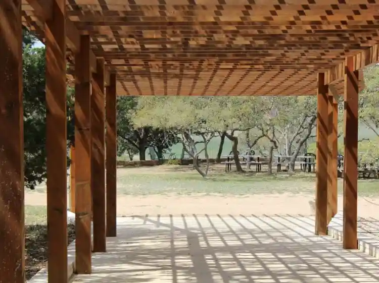 construction d'une pergola en bois étapes