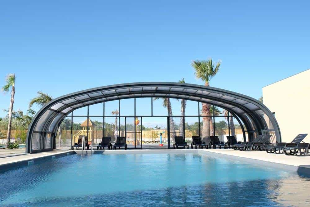 La piscine couverte au camping Les Dunes Torreilles Plage