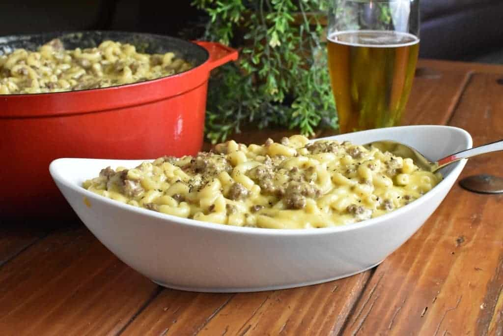 Casseroles pour une foule Beefy Mac and Cheese