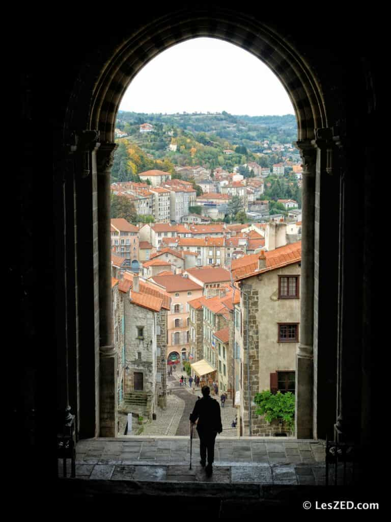 Vue sur Le Puy-en-Velay depuis la cathédrale