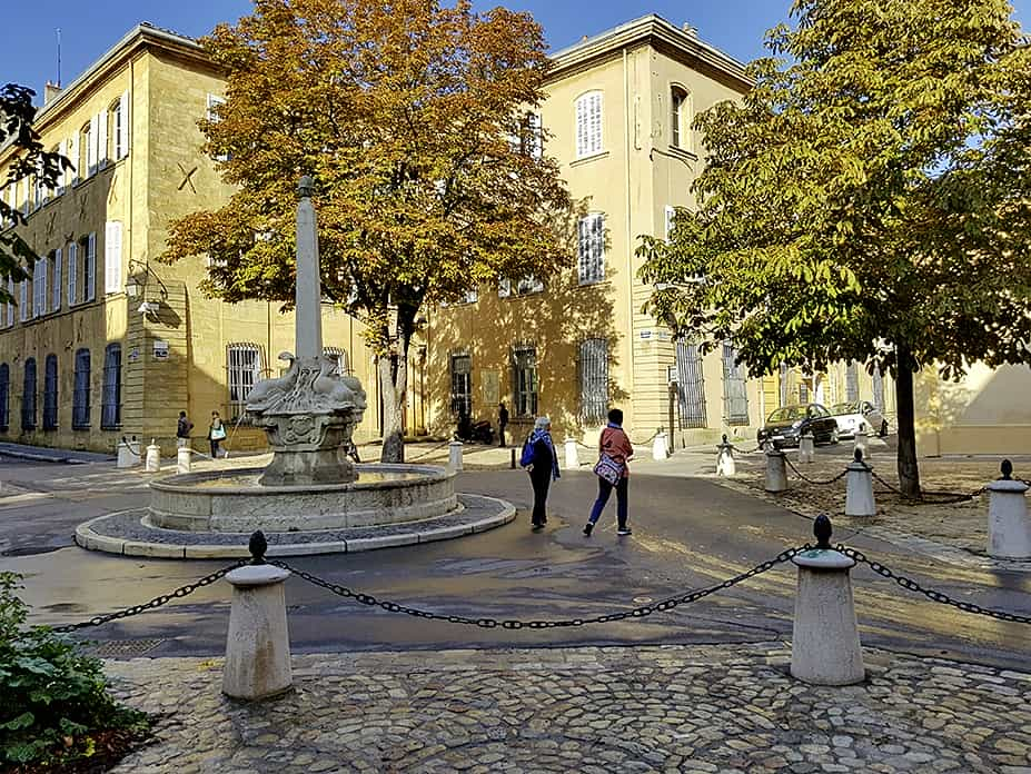 Fontaine des Quatre Dauphins