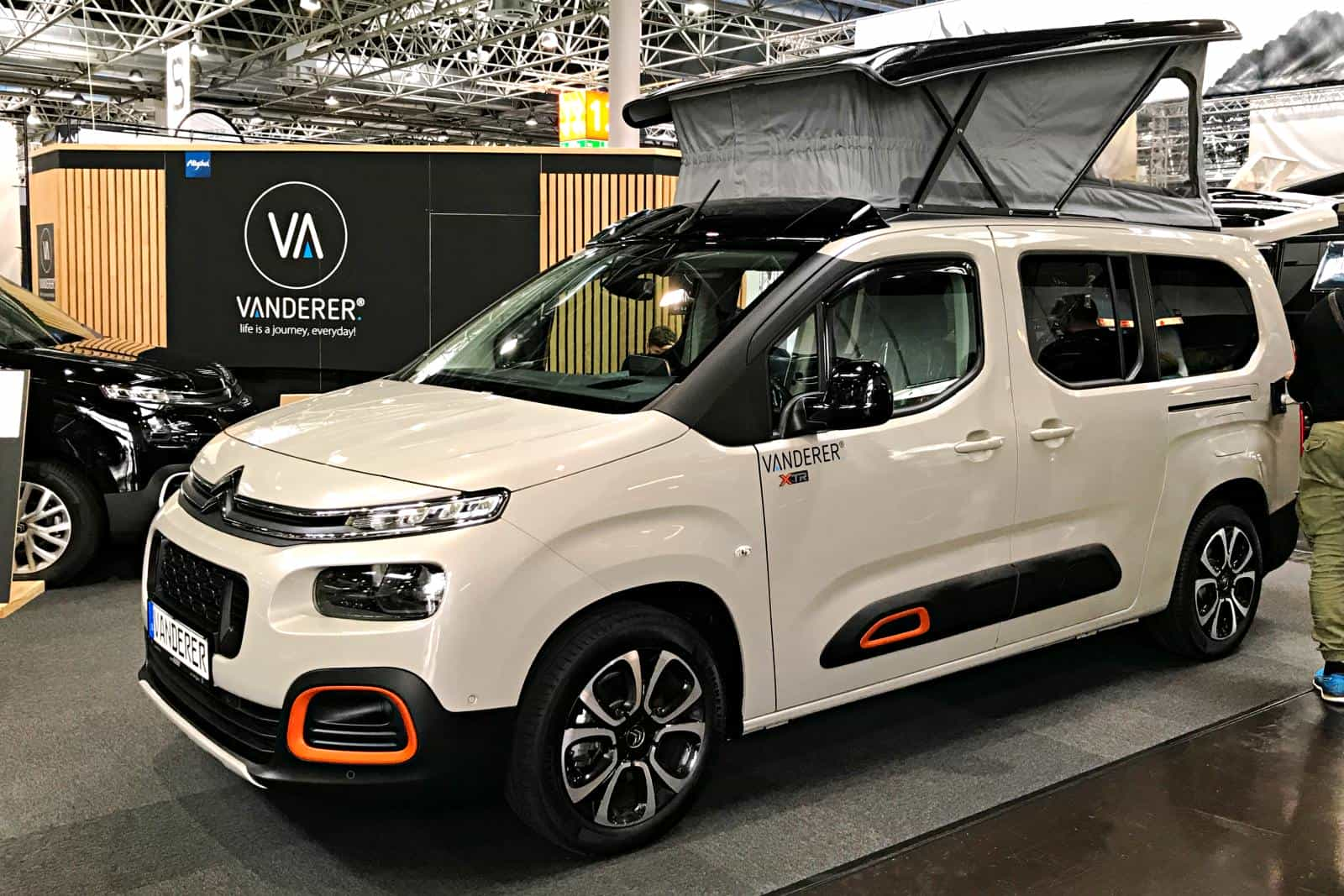 A partir de 28.990 €, le Vanderer Citroën Berlingo XL 110 ch est certainement un des vans à toit relevable le plus modulable et le moins cher du marché… allemand.