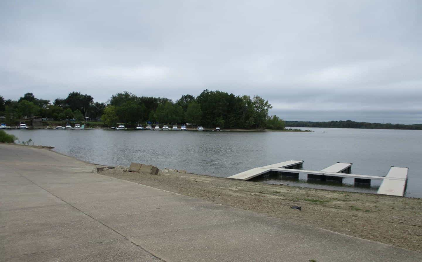 Ponton de courtoisie au lancement de bateaux