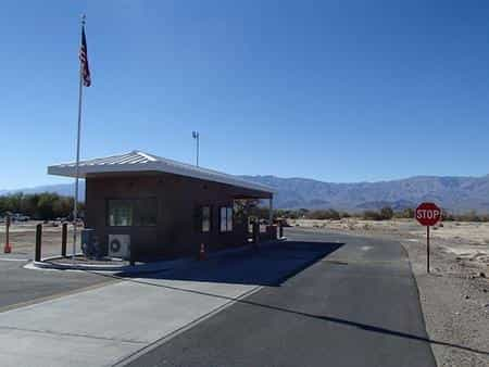 Kiosk building at the entrance of Furnace Creek CampgroundFurnace Creek Campground entrance kiosk.