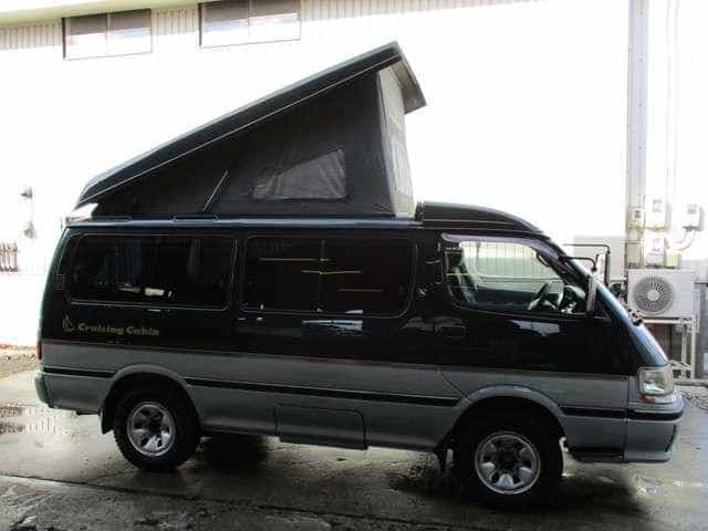 Toyota-Hiace-Wagon-Camper-Van-Conversion-in-Japan-with-pop-top