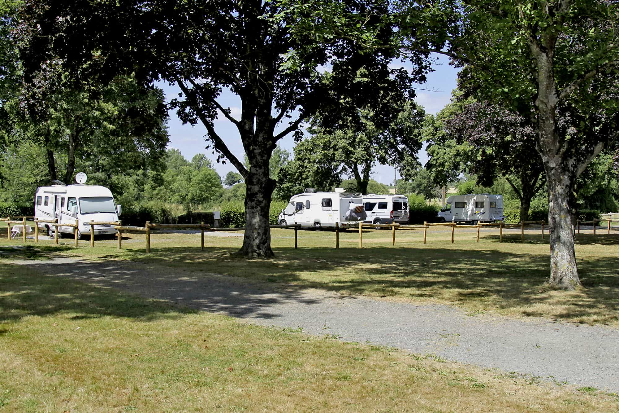 1200 aires de services pour camping-cars gratuites en France