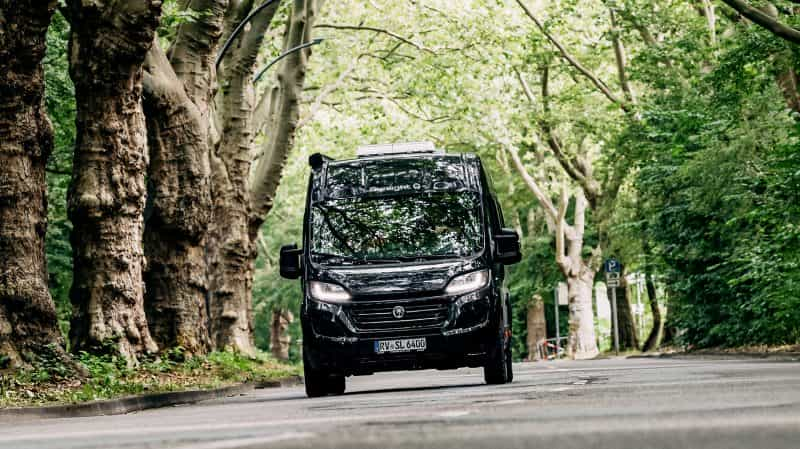 Le salon-dînette du camping-car, c'est à l'arrêt qu'on en profite !