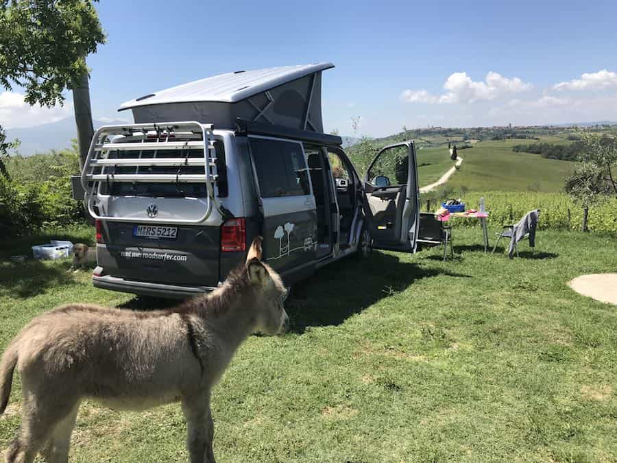 Camping à la ferme avec un van aménagé