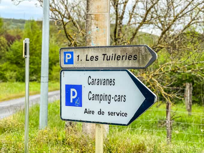 Signalisation des aires de service