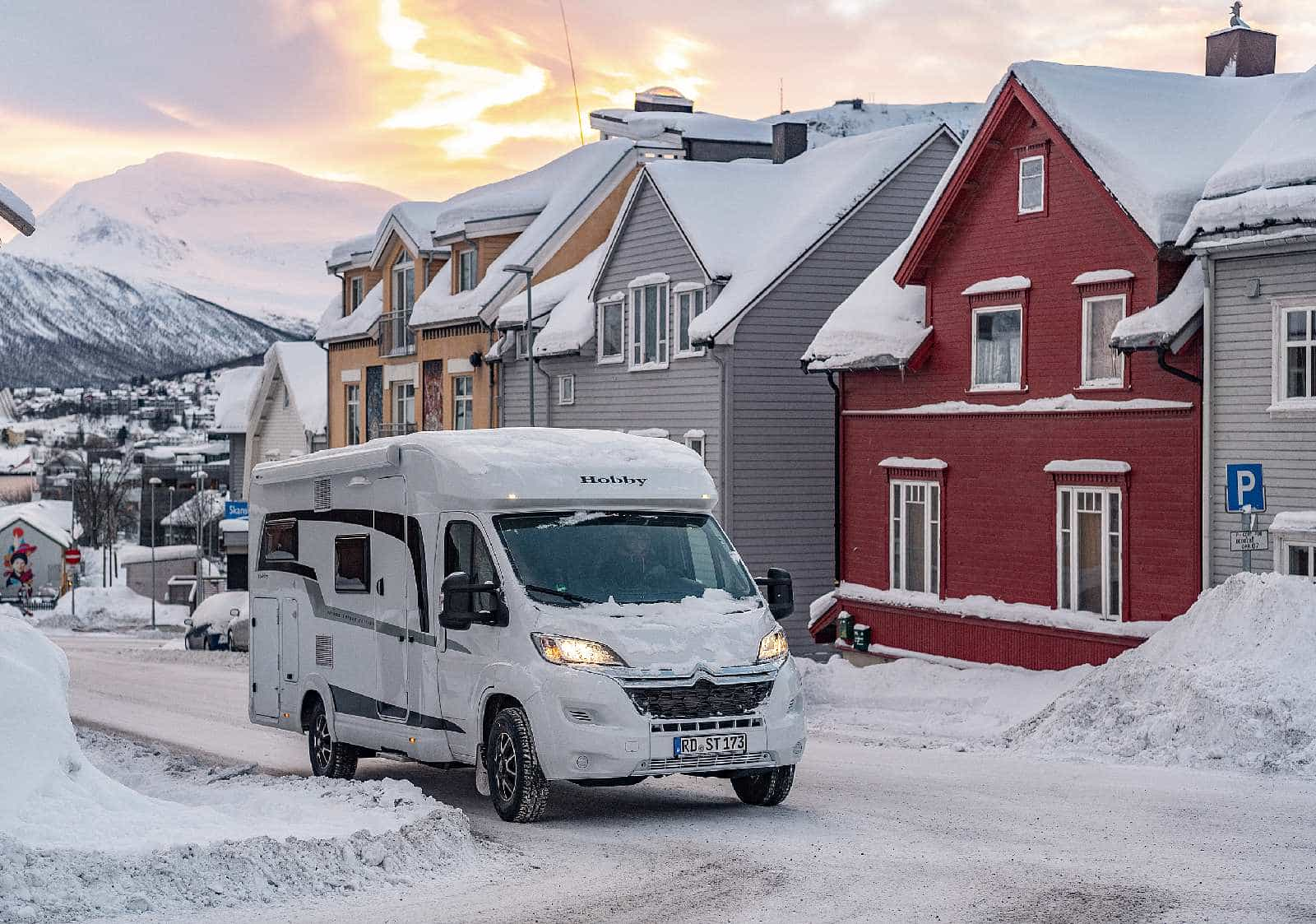 Camping-car à la neige