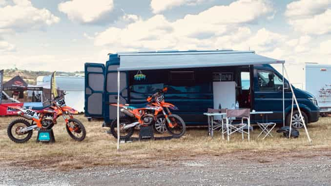 camping-car-soute-moto