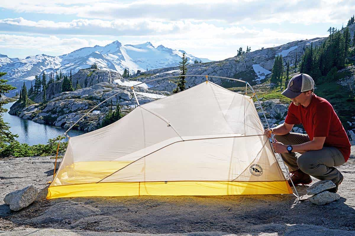 Tente de randonnée (Big Agnes Fly Creek HV UL2 installée sur un rocher)