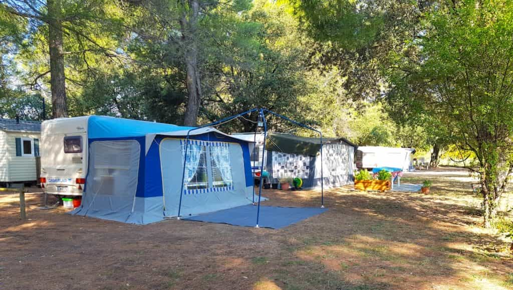 Emplacement de camping dans le Luberon à Pertuis