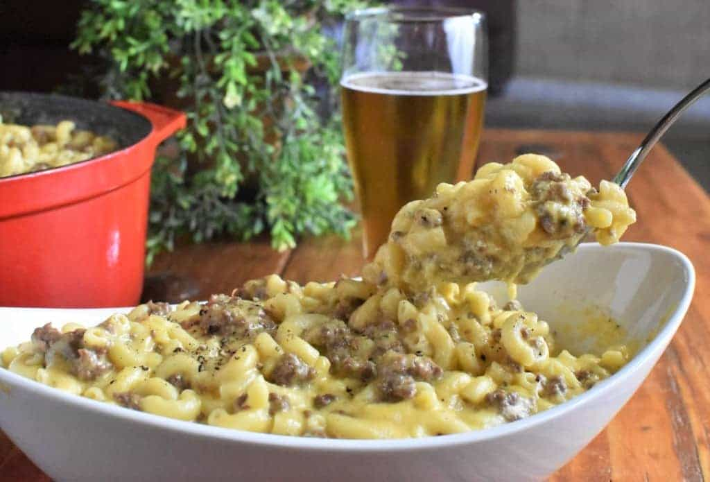 Casseroles pour une foule Beefy Mac and Cheese