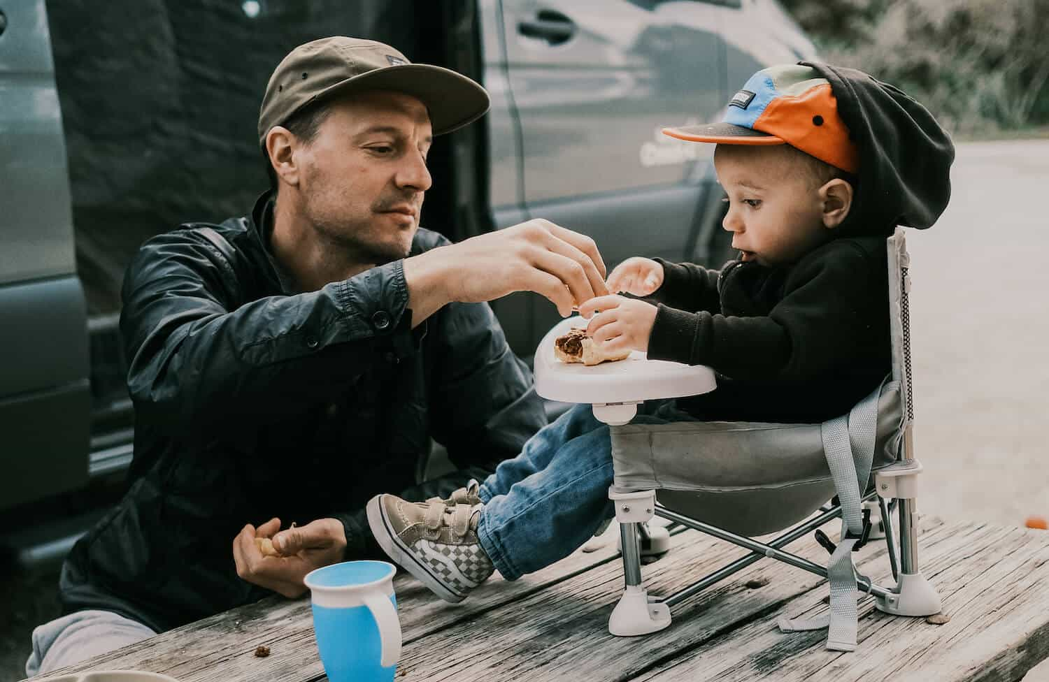 père et fils en camping