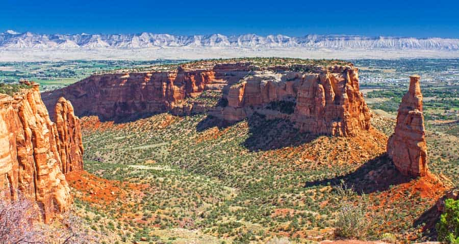 Vue panoramique du monument national du Colorado