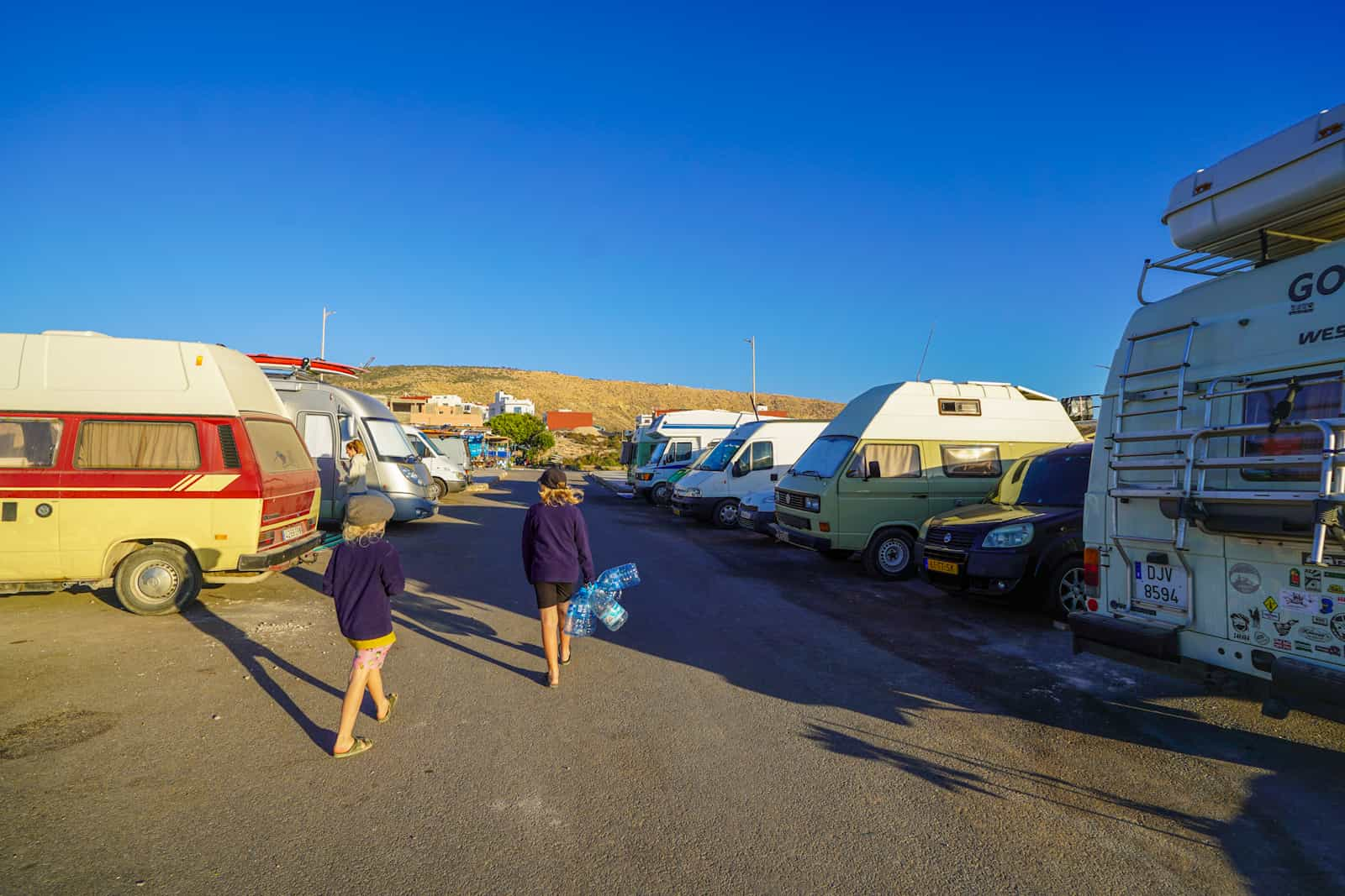 Où stationner votre van à Imsouane. Vous vous demandez à quoi ressemblent les campings au Maroc ? Tous les détails ici.