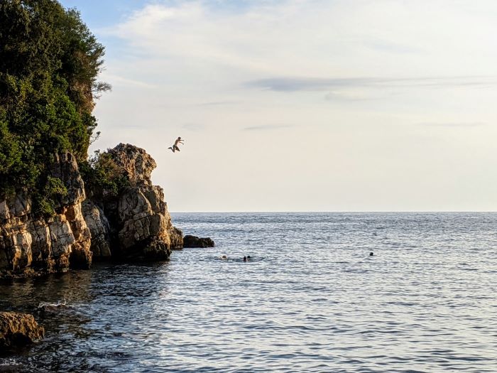 kid jumping of rock into the sea cap d