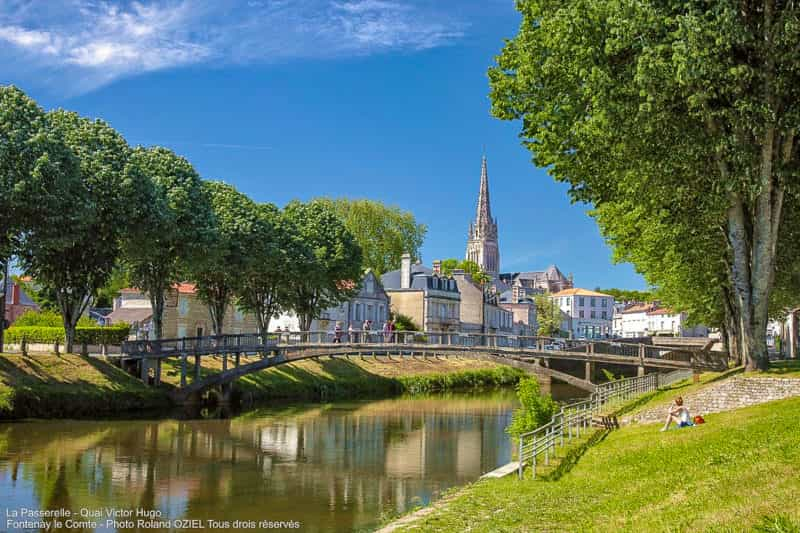 Les arcades place Belliard camping Fontenay le Comte