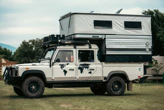 Land Rover Defender 130 avec Four Wheel Camper