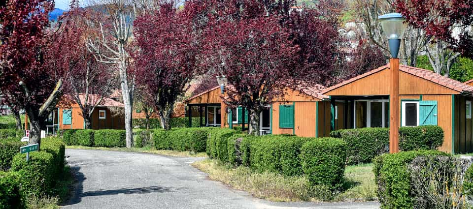 location saisonnière de chalets 4 à 8 personnes dans le Pilat