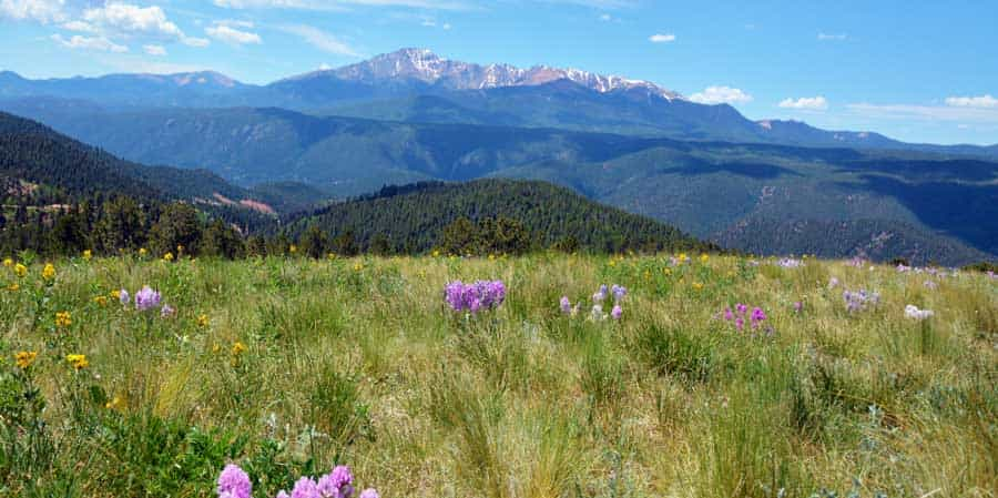 Vue du Pikes Peak de loin