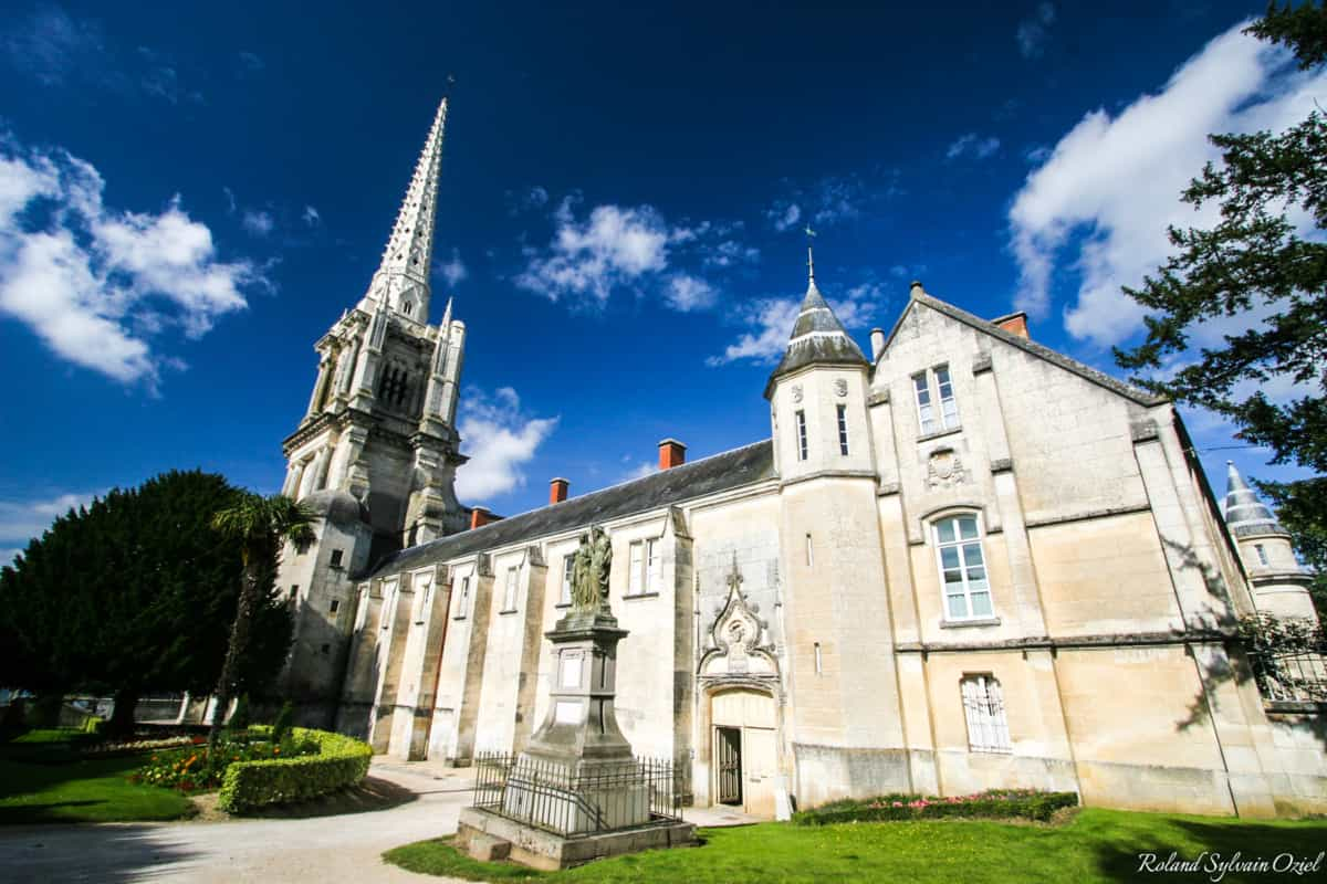 Cathedrale de luçon à proximité de notre camping ouvert à l