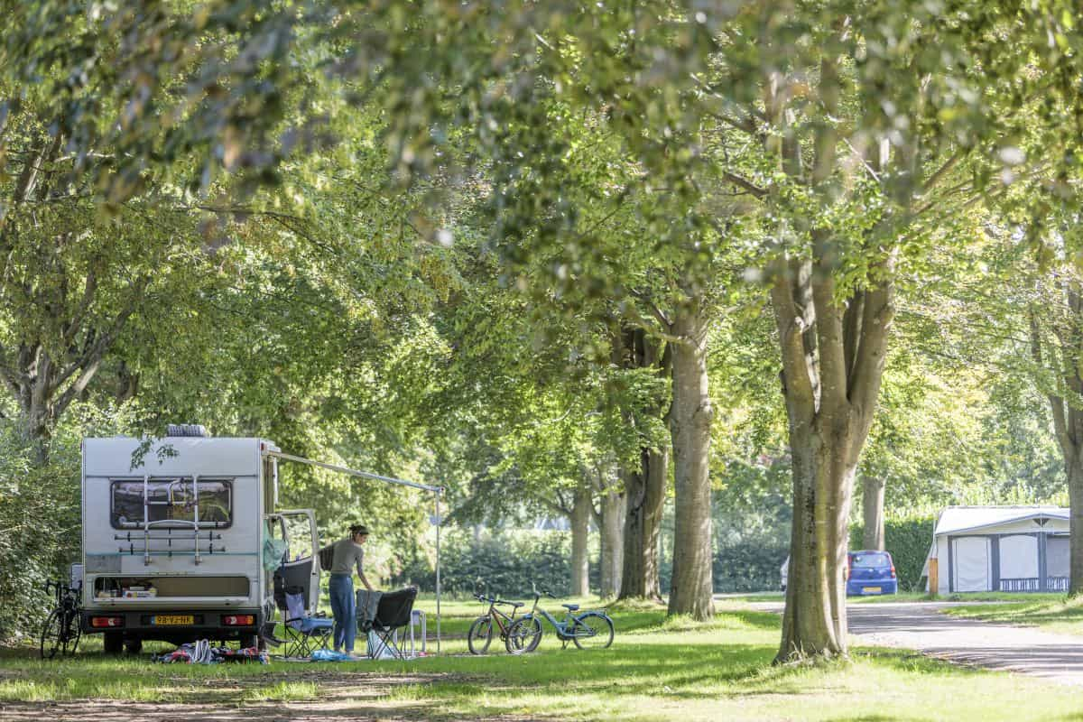 Camping-car séjournant dans un camping Onlycamp