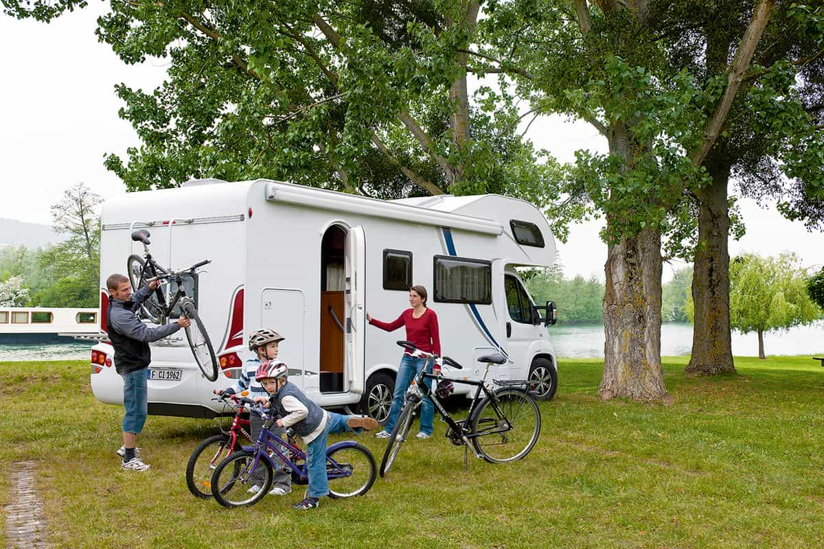 Vélo et camping-car: conseils d'achat, infos pratiques et destinations