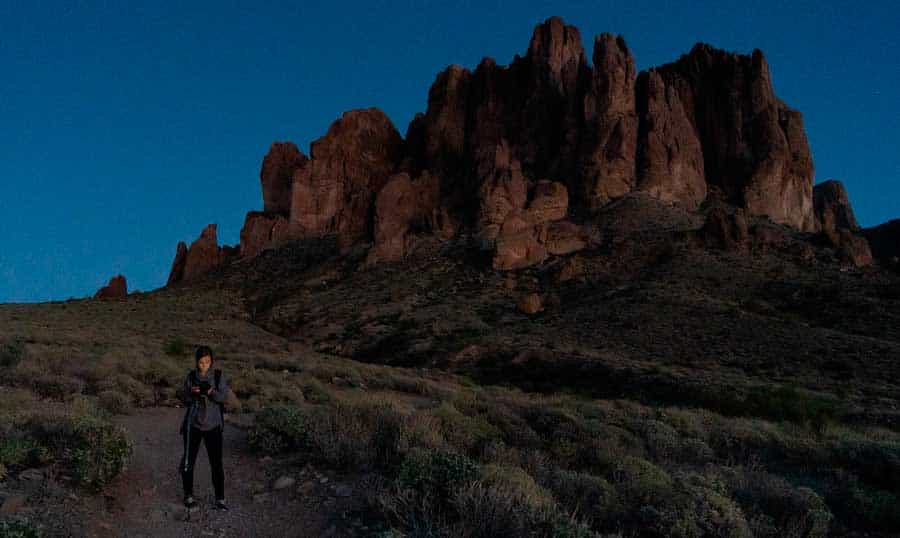 Vue des Superstitions Mountains la nuit