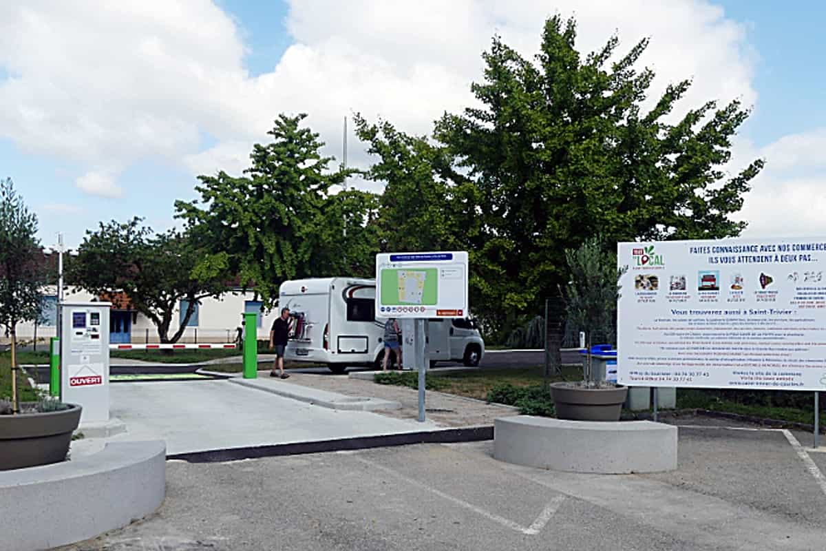 Aire de camping-car de Saint-Trivier-de-Courtes © Camping-Car Park