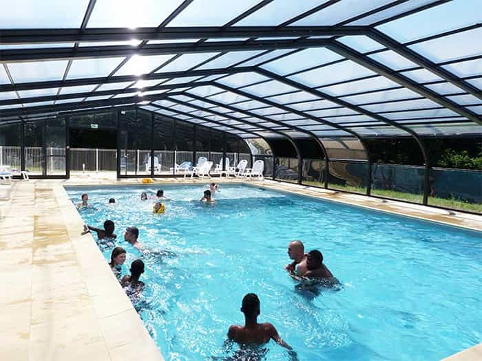 Piscine couverte du camping acceptant les animaux ouvert à l'année