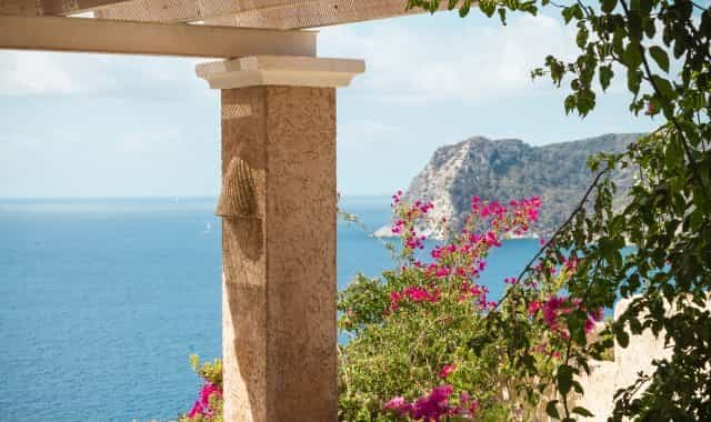 Viewpoint with the sea and the mountain in the background in Ibiza