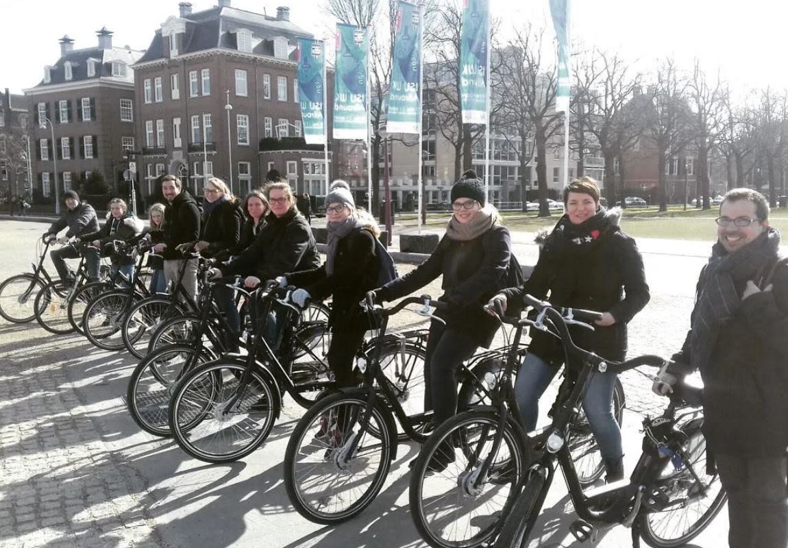 Visite guidée d'Amsterdam et ses canaux à vélo en Français