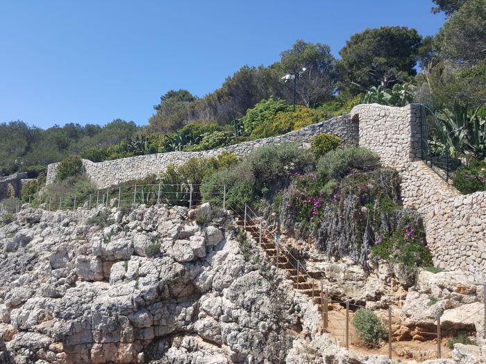 wall, steps and security cameras on Cap d